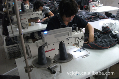 鄆城金秋服飾 全國(guó)服飾加工專(zhuān)家，專(zhuān)業(yè)定制工作服與校服